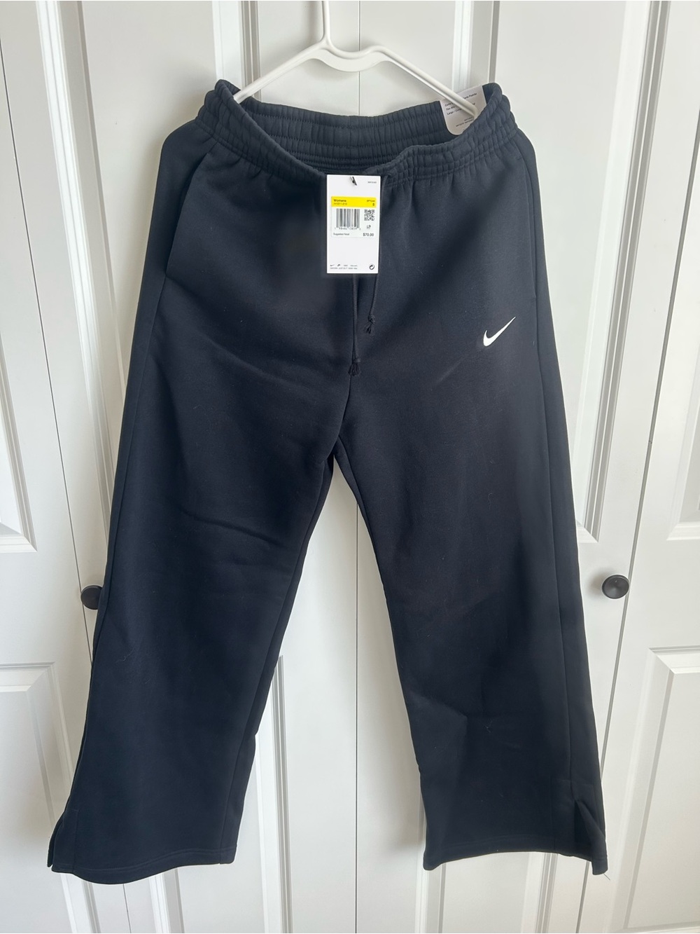 NWT Nike Women’s High Rise Full Length  Sweatpants with White Swoosh